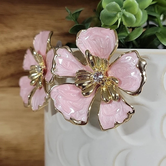 🔥LAST PAIR🔥 BOLD BLOSSOM STATEMENT EARRINGS - Picture 7 of 9